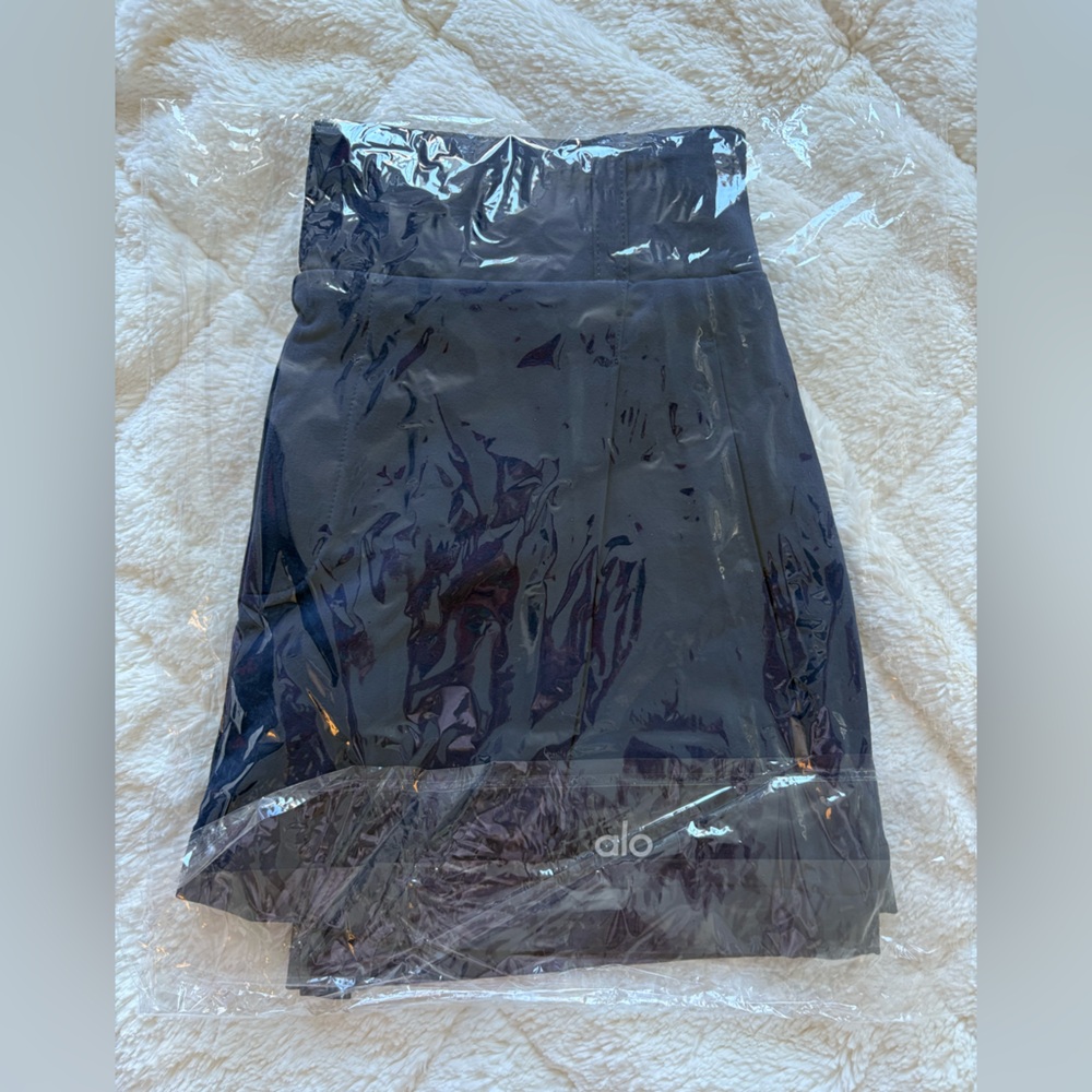 ALO Yoga fan club mini skirt size XS color navy blue like a new - Picture 8 of 8